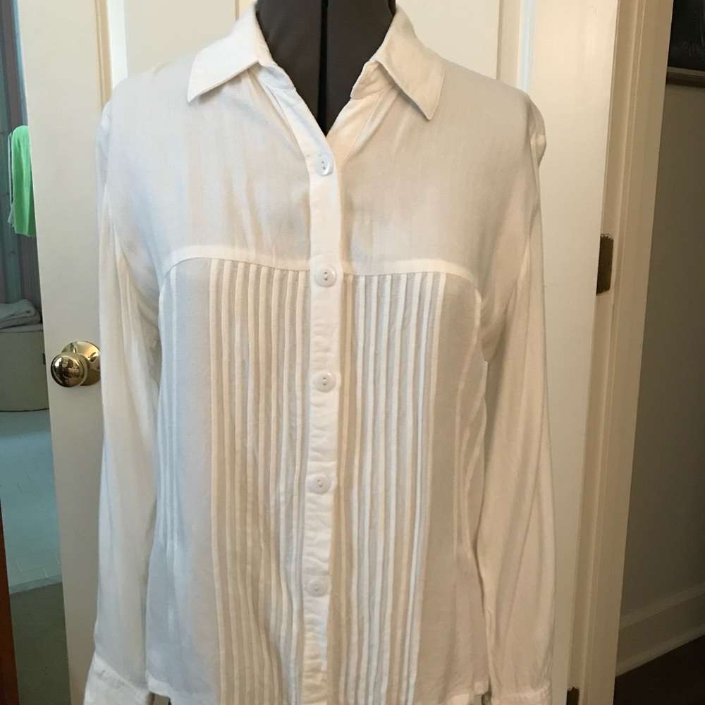 Medium White button down made by GoFish.